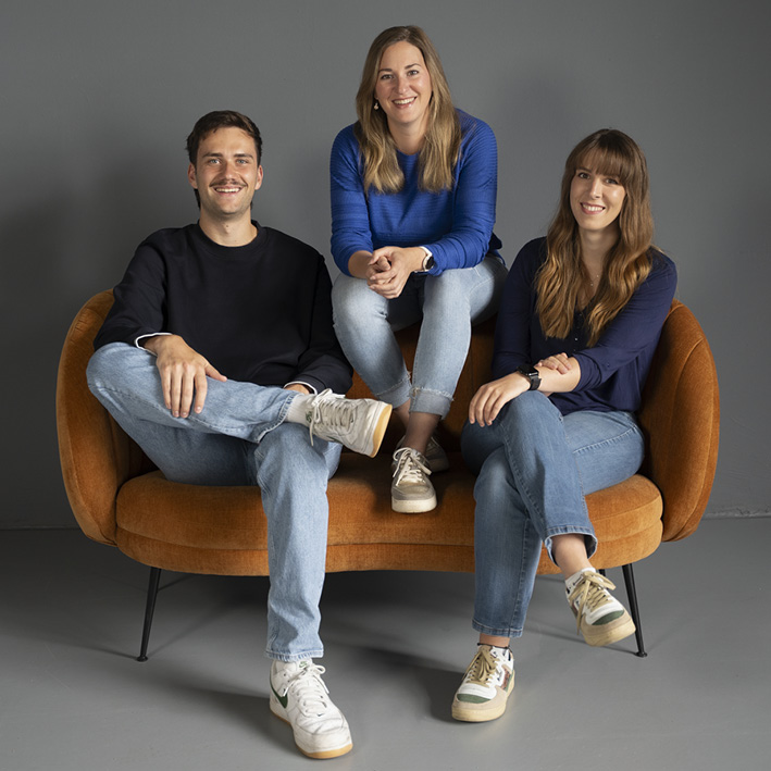 Teamfoto von Mitarbeitenden aus dem Vertrieb von werkbank360.